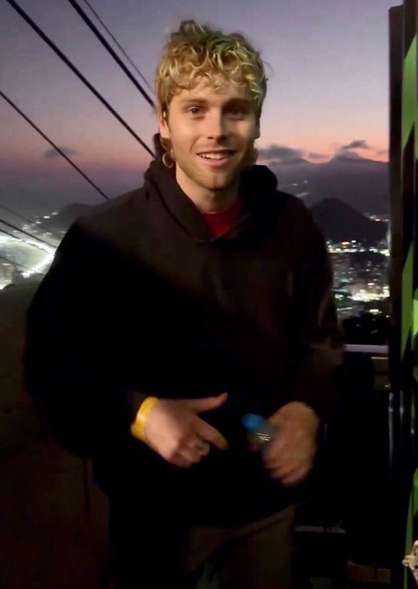 cassrryy's tweet photo. he’s so book bf coded in a hoodie https://t.co/hlIdKhmmmQ