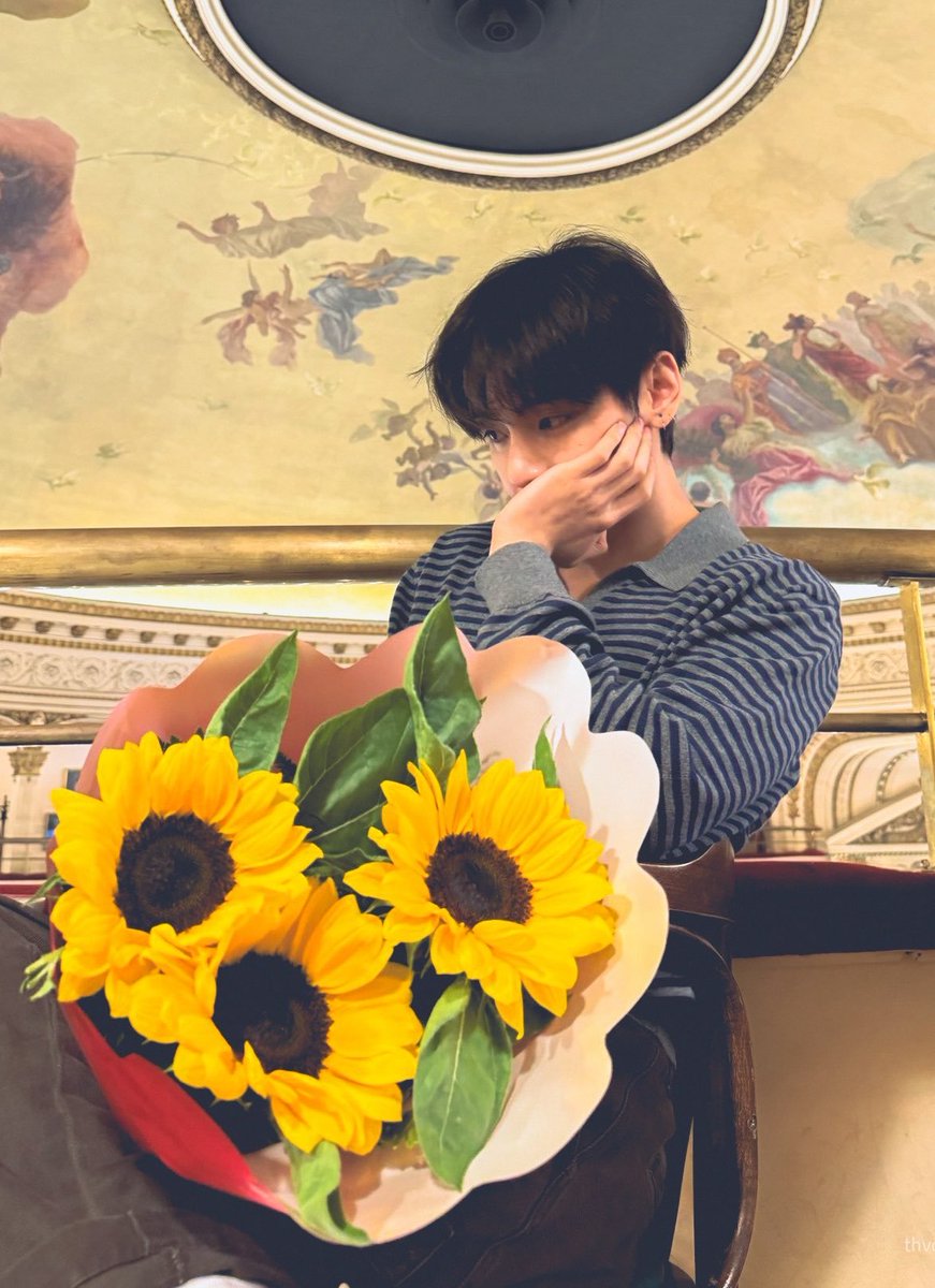 diaryofkv's tweet photo. The Photographer             His Muse https://t.co/T4OsehxyT8