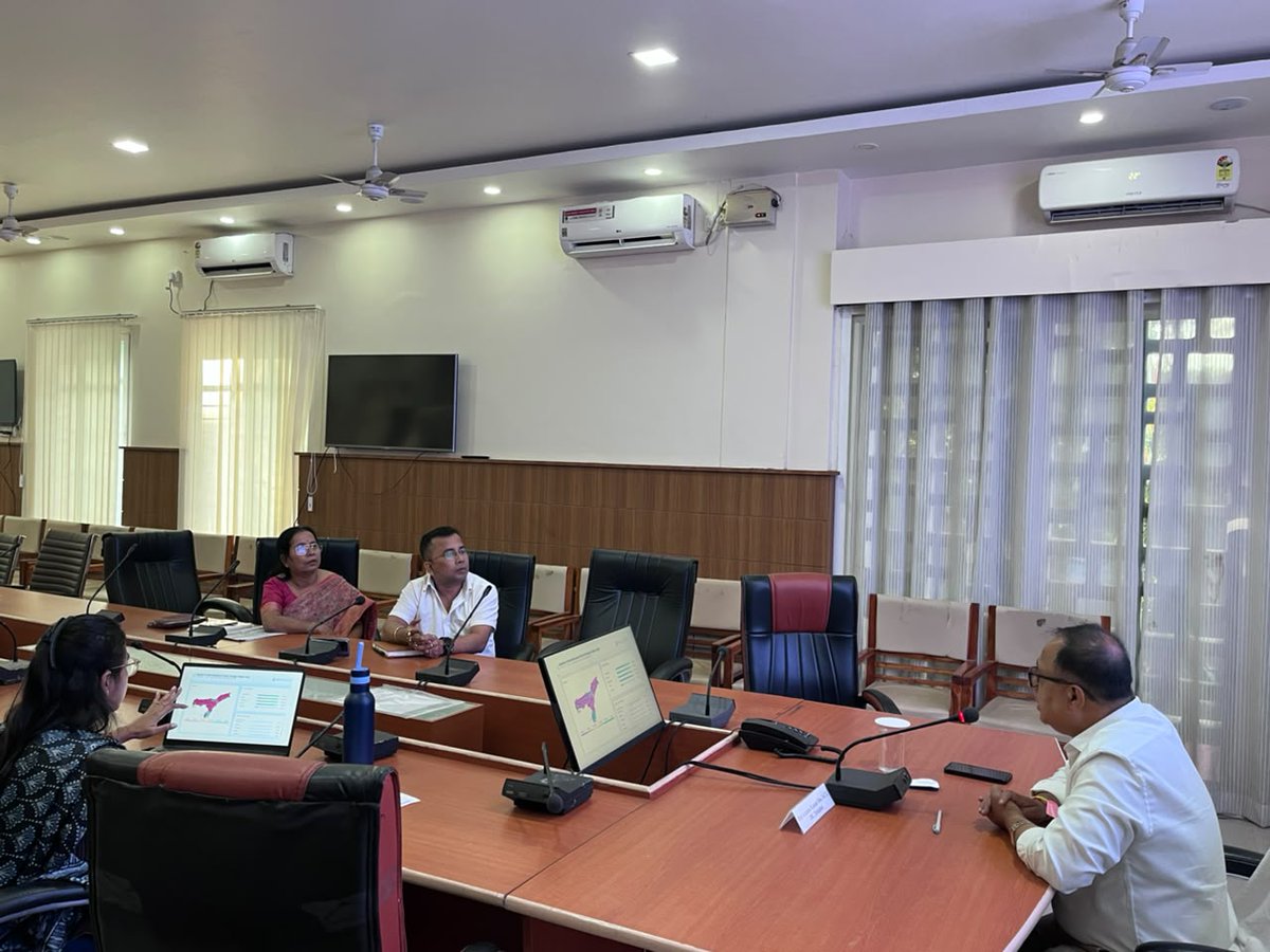 DCSonitpur's tweet photo. 📊DC Sonitpur Shri Ananda Kumar Das reviewed CM Dashboard performance, focusing on Mid-Day Meal coverage, HSLC results and Shiksha Setu attendance to strengthen monitoring and implementation.
@CMOfficeAssam @ranojpeguassam @ranjitduttabjp 
#Sonitpur #CMDashboard #Education https://t.co/IRAKLDIjep