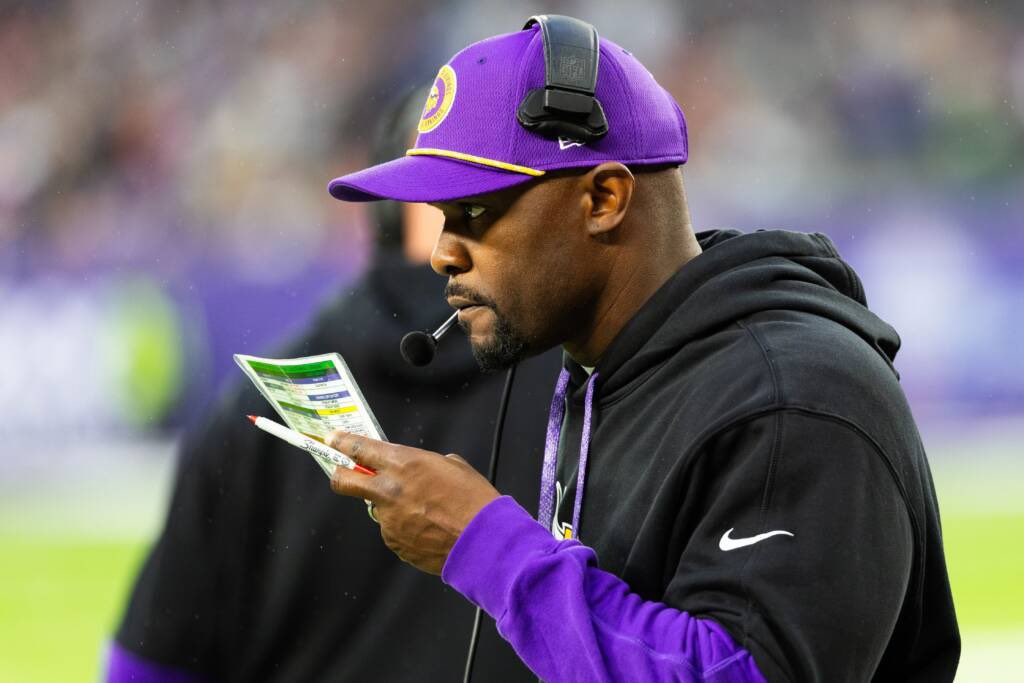 vikingzfanpage's tweet photo. Former #Vikings WR Adam Thielen says Brian Flores is better off staying as Minnesota’s DC rather than becoming a head coach elsewhere:

“I’m thinking for him, why take on that stress. You can get paid dang near just as much as a head coach to be the best defensive coordinator in the NFL.”

(Via @KFAN1003)