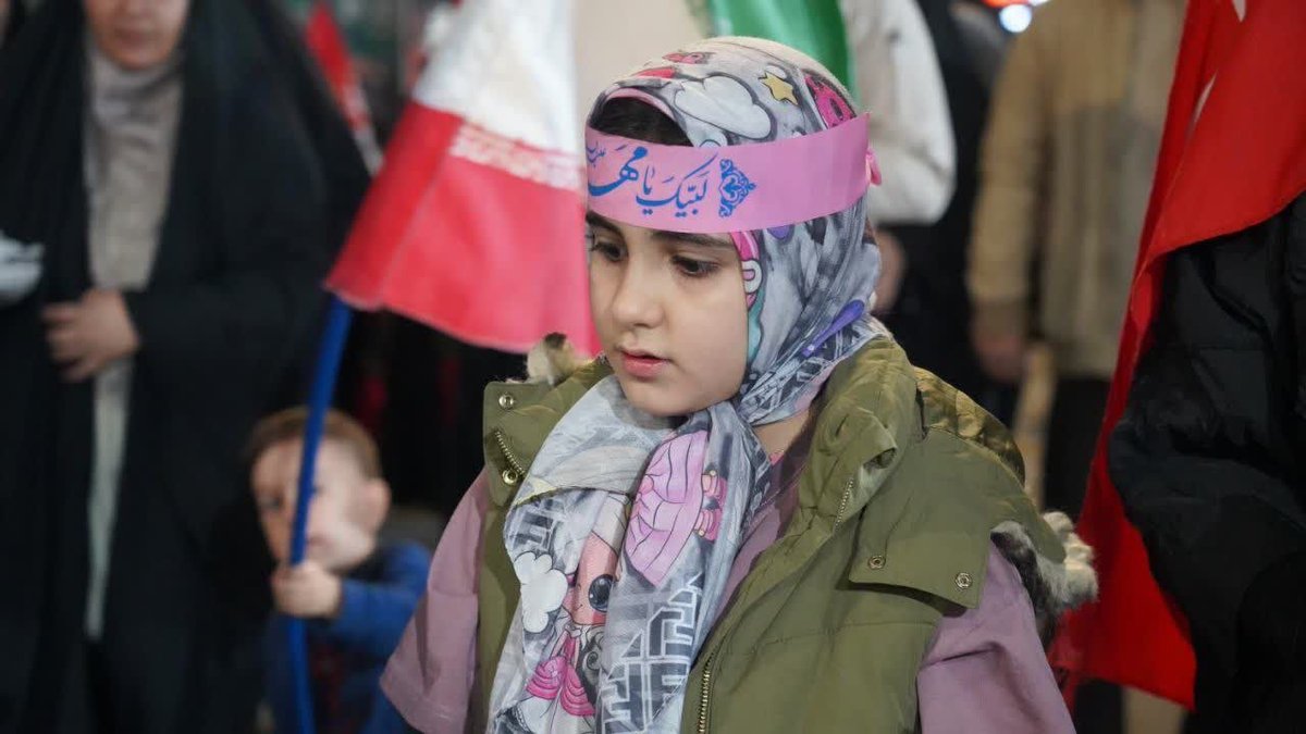 ha_mim313's tweet photo. لرستان یعنی زاگرس، یعنی غیرت، یعنی مردمی که وقتی پای وطن وسط باشه، حسابِ نمی‌شه و نمی‌تونیم رو از ذهنشون پاک می‌کنن.
#جانفدایان_لرستان 
#جانفدایان_خرم_آباد https://t.co/SzXwCmA0j1