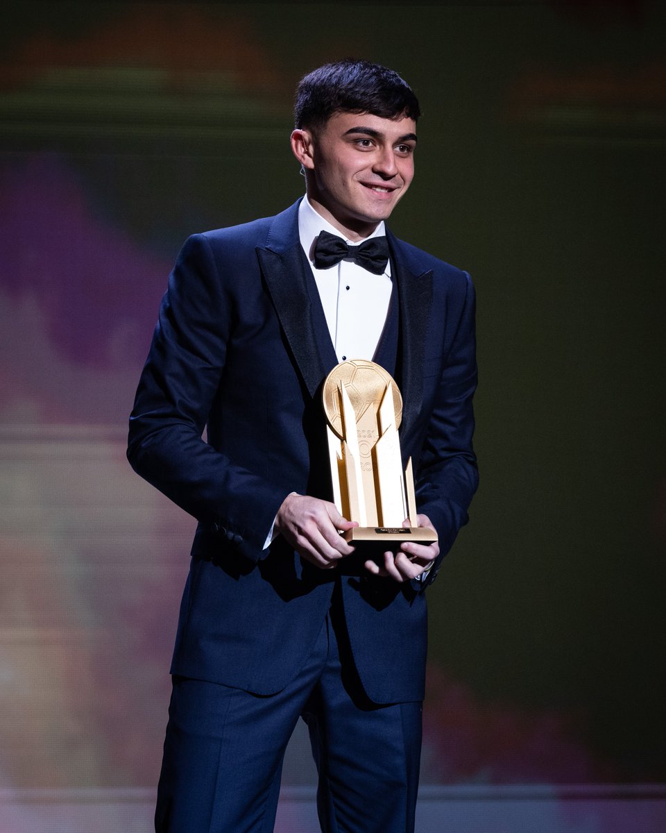 FCBarcelona_es's tweet photo. Dominio azulgrana en el Young Talent Award. 👏

Pedri 2021 🏆
Gavi 2022 🏆
Lamine Yamal 2024, 2025, 2026 🏆🏆🏆 https://t.co/hFZELj1BP4