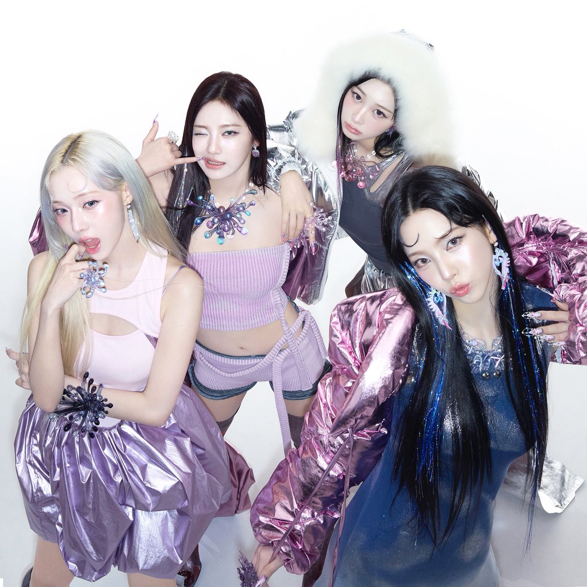 wntrult's tweet photo. aespa songs with the most number of weeks on MelOn Weekly Chart Top 100:

— Whiplash: 105 weeks*👑
— Supernova: 100 weeks
— Next Level: 82 weeks
— Spicy: 80 weeks
— Drama: 70 weeks
— Armageddon: 64 weeks
— Savage: 47 weeks
— Dirty Work: 39 weeks
— Rich Man: 30 weeks
— LEMONADE: 22 weeks*
— Girls: 22 weeks
— WDA (Whole Different Animal): 18 weeks
— Black Mamba: 14 weeks

*still counting