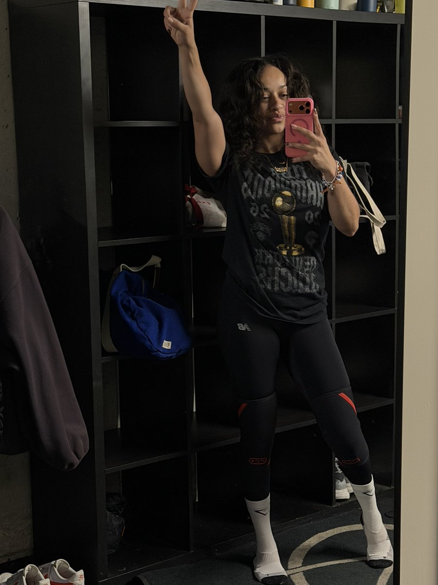 yanniiiiibfit's tweet photo. Squatting a grown man’s body weight.

260lb x 1
231lb x 2
220lb x 3

BodyWeight: 131lb 

#knicksfitness https://t.co/svGS149dke