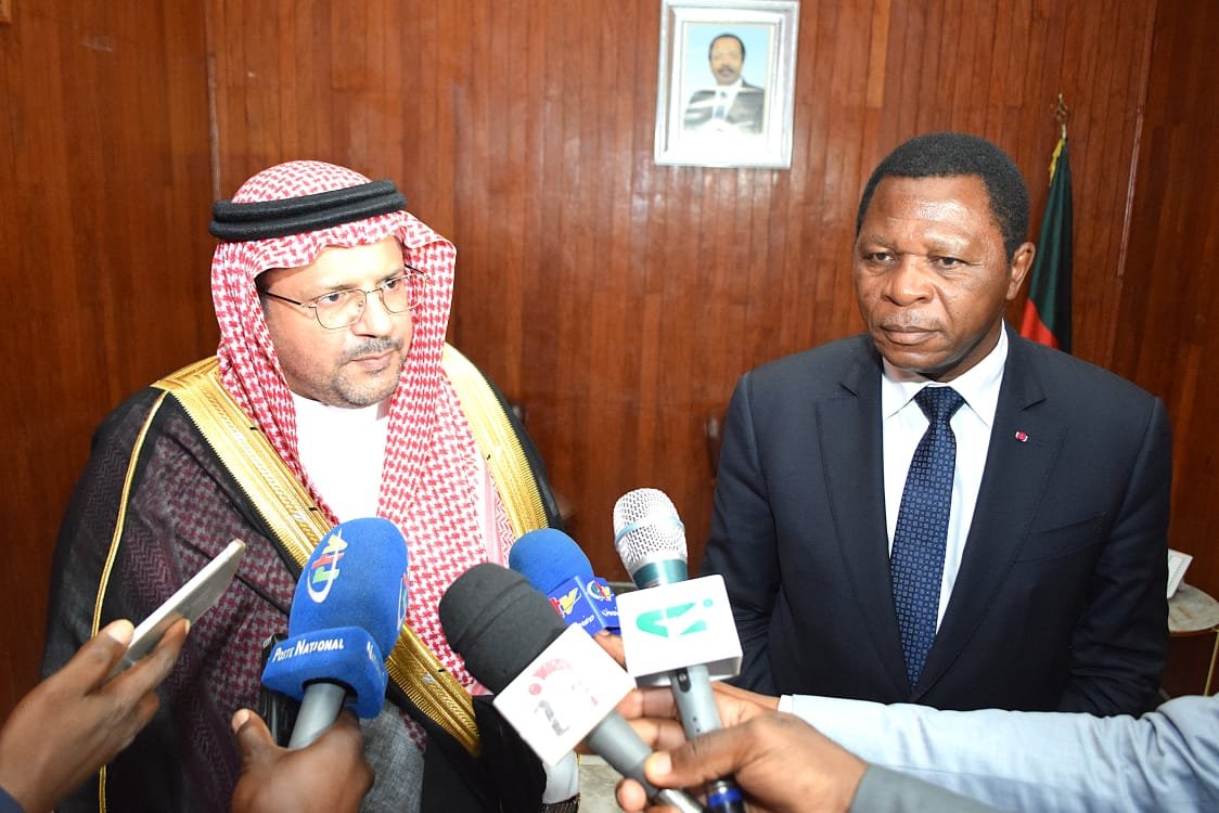 MinatDivcom's tweet photo. Reçu par le Ministre de l'Administration Territoriale Paul Atanga Nji, l'Ambassadeur d'Arabie Saoudite S.E. Ibrahim Hamid Alghamedi, a souhaité voir le Cameroun maintenir de bons résultats dans l'organisation du Hadj. Au centre des échanges : les préparatifs du Hadj 2027. https://t.co/JGjFvK6nBY