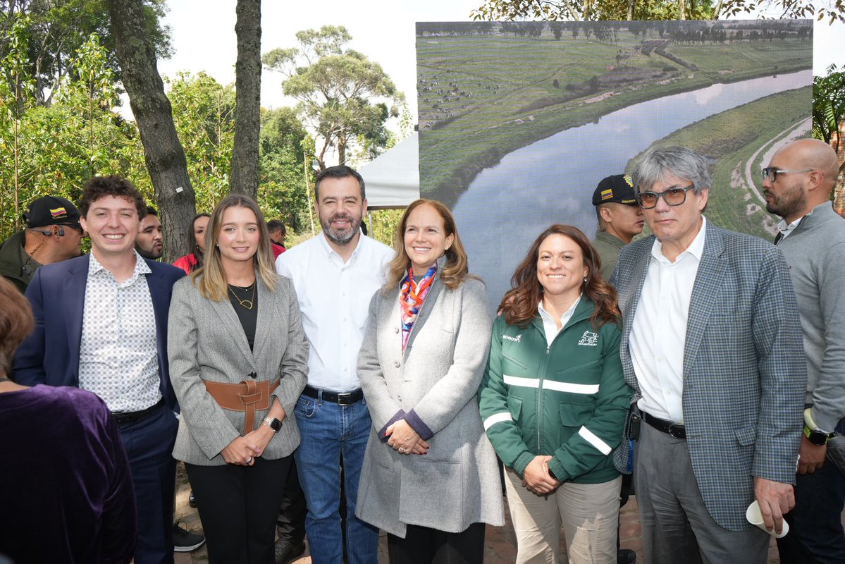 navendanog's tweet photo. Hoy marcamos el hito ambiental y técnico más importante de la historia reciente del @AcueductoBogota.   

Tras años de trabajo riguroso y articulación regional, abrimos oficialmente la licitación para la construcción y operación de la #PTARCanoas. https://t.co/YMqbrj3sH2