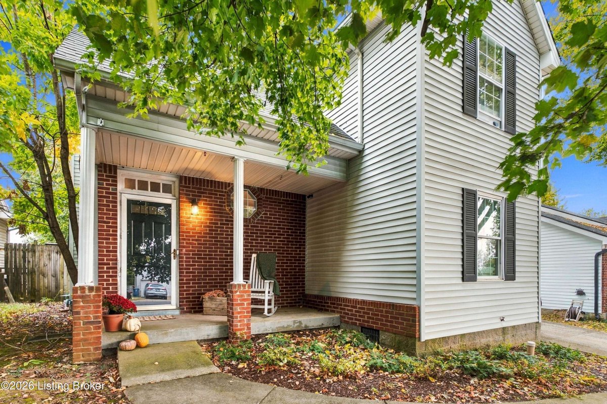 smithclick's tweet photo. Price reduced: 3710 Mareli Rd, Shelbyville, KY 40065—3 beds, 2 baths, 1,236 sq ft with a two-story living room and fireplace. $232,000
https://t.co/pW7U626Eiv https://t.co/j5aZYJg0rv