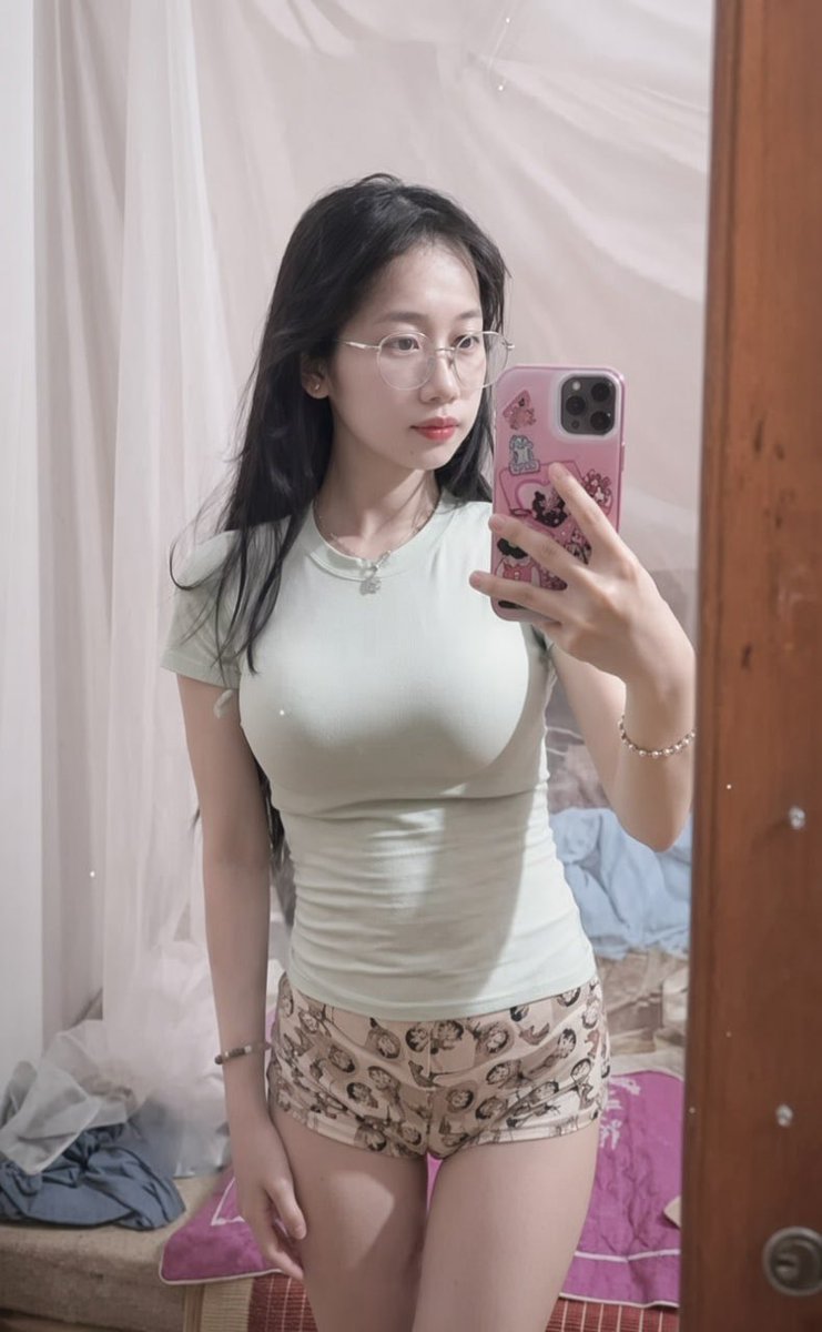 Arsuni88's tweet photo. Tiktoker: Chu Giang đang hotttt

Clip trong trang https://t.co/8nxbhm5fkW