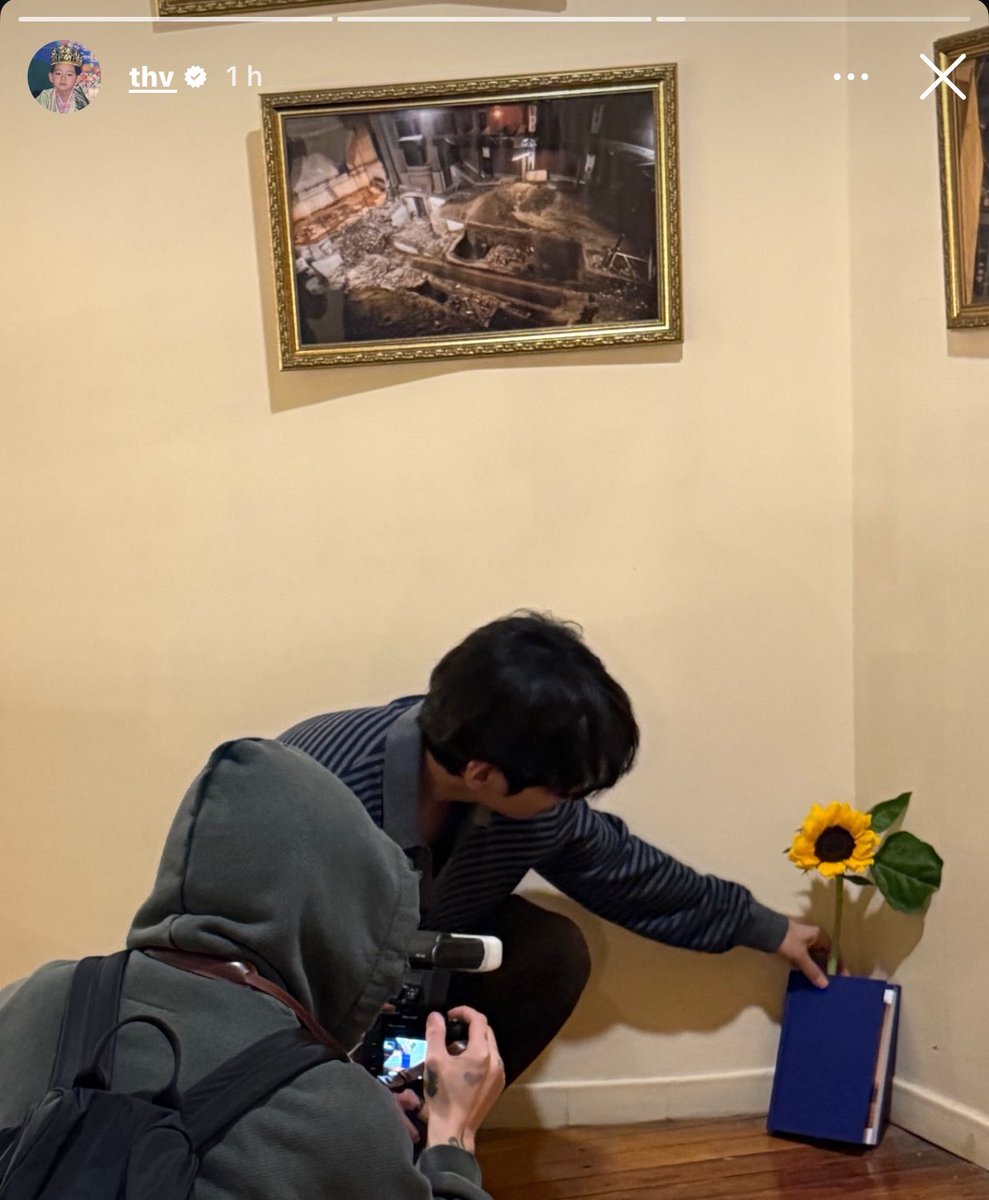 btspop613's tweet photo. the difference between their stories is taking me out. one is promoting samsung and the other homosexuality https://t.co/Ln6IraBlRV