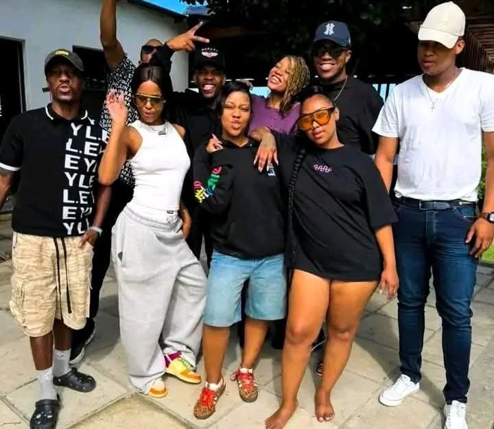 King_Wanda's tweet photo. My fake friends and I❤️ https://t.co/TMoj5i5gq3