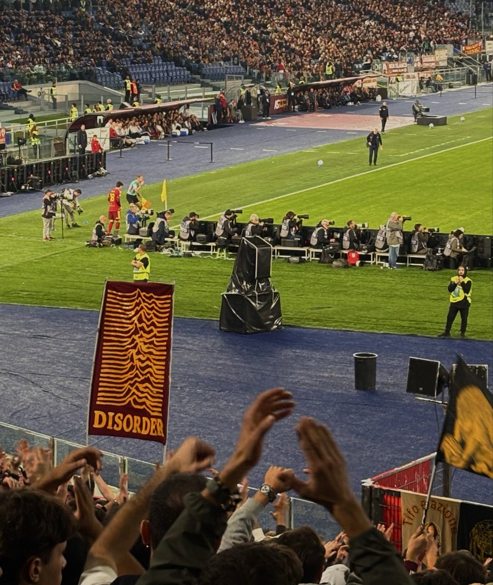 Lollao00's tweet photo. Per Stefano, Cristian.

Sempre forza Roma! https://t.co/BJBCikNL8X