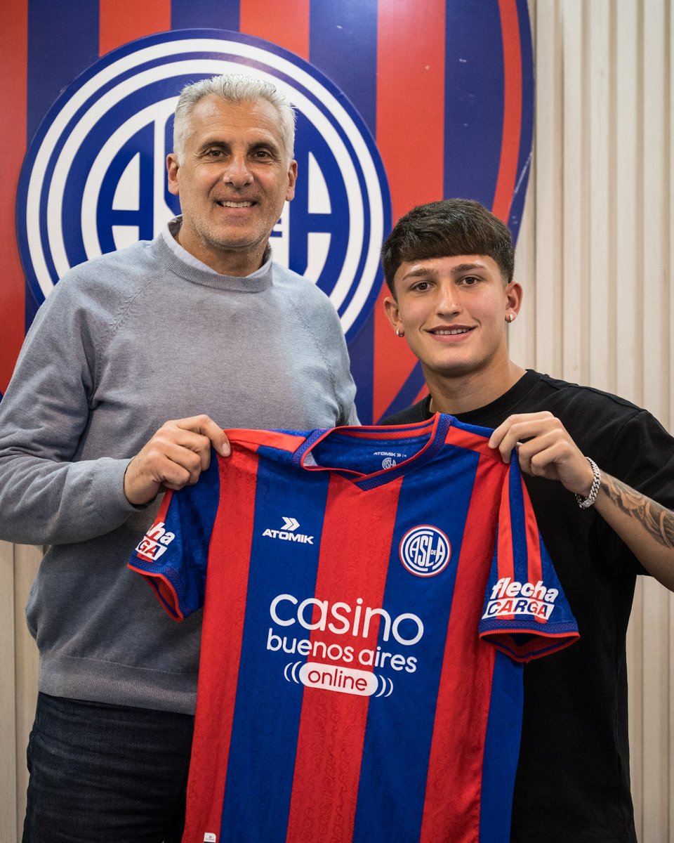 SanLorenzo's tweet photo. ✍🏻 Agustín Pérez (defensor categoría 2009), Thiago Brian Szkaluba (mediocampista categoría 2007) y Bautista Díaz (defensor categoría 2006) sellaron su primer vínculo con San Lorenzo, en la sede de Avenida La Plata, hasta el 31 de diciembre de 2028. https://t.co/EJRHTSqC7m