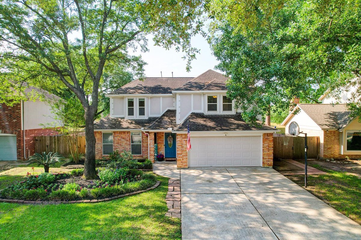 mrsmartinez32's tweet photo. Who do you know that might be interested in this home? Tag them!
#yourgirlrealestate #yourrealtor #helpfulagent #alwaysatyourservice #contactmetoday https://t.co/6QIlzUighH