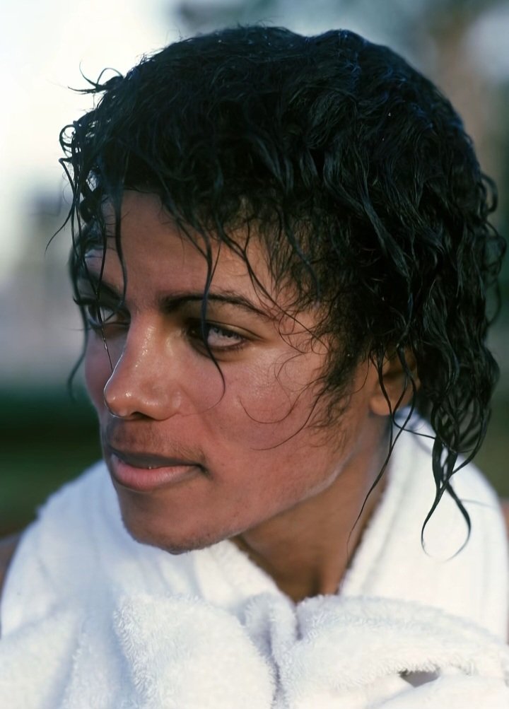 theliberianlady's tweet photo. thriller era Michael is so dear to me ❤️‍🩹 https://t.co/JD7I31nN1M