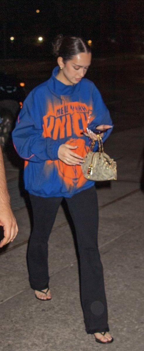 swiftmewies's tweet photo. she’s so cool https://t.co/UrOwV9qazl