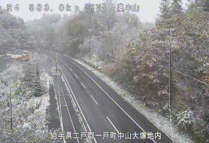 iwate_thr_mlit's tweet photo. 【国道4号道路情報】
令和8年10月28日（水）7時00分現在

#国道4号 #一戸町 の道路状況です。

#雪 が降っております。

路面状況 ・気象情報に注意してください。 https://t.co/t2TlTfjBvB