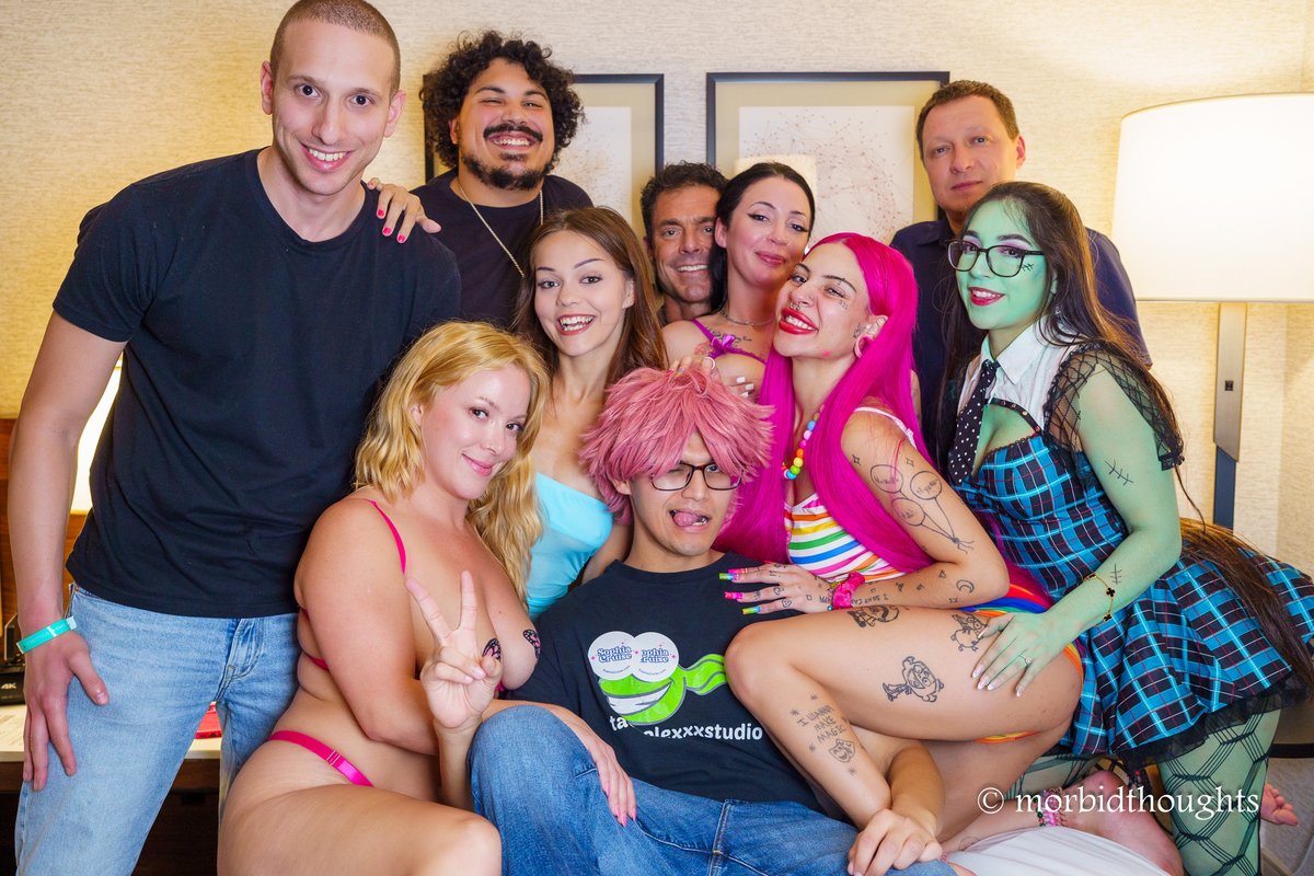morbidIAFD's tweet photo. BTO: Before the orgy @carlykiss_ @meliaavelin @themandyspears @nalimariepetite @lackofskillets @lil_nemo00 @TheAverageJay71 @ChrisSterlingX @MisterGovernor @naughty_jimmy75 @JoeyGrayy @TPXSMovies https://t.co/bgplI7h594