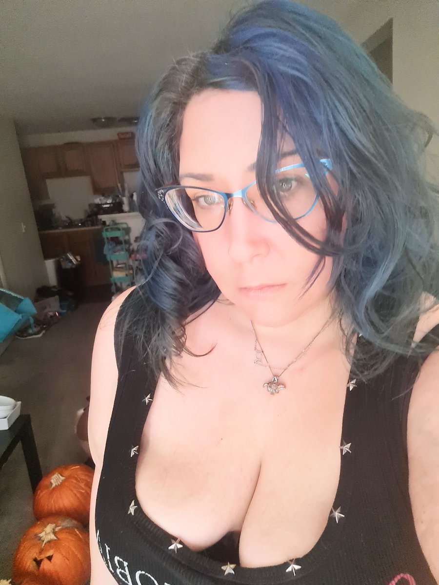 WensdaiAmbrose's tweet photo. What was your favorite Samhain or Halloween find this season?
#Tuesday #questions #selfies #Halloween #samhain https://t.co/rGIEOvtRIf
