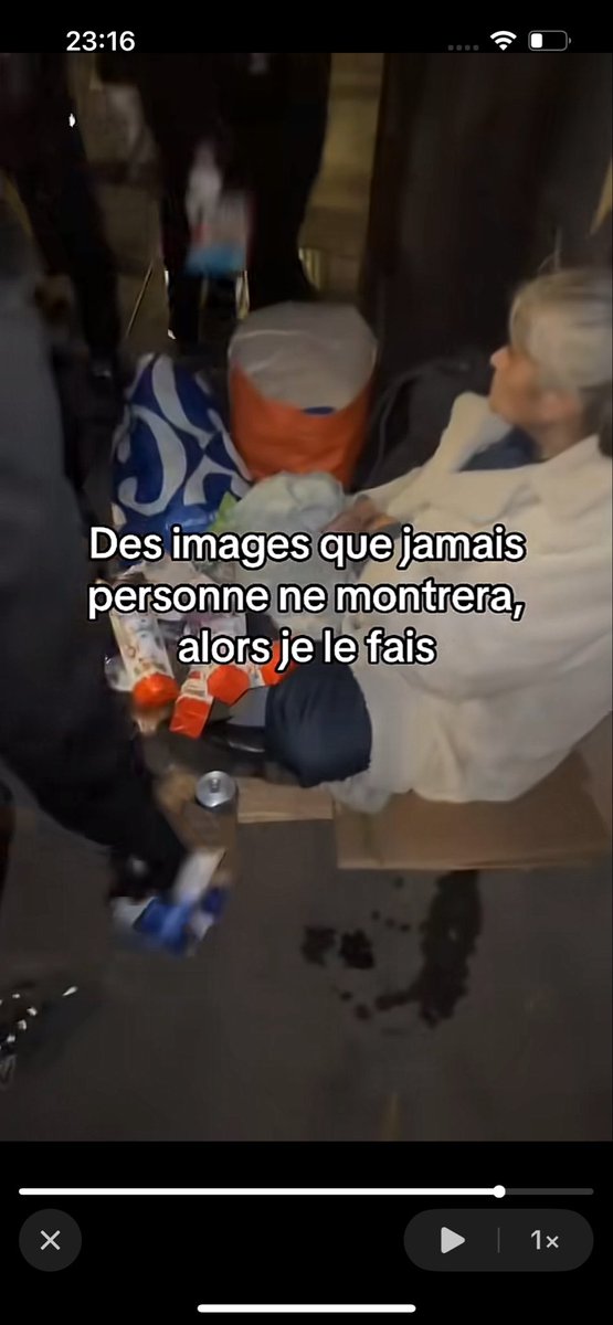 zoheeska's tweet photo. @QtaroKujo00000 @chiroru27343109 Ok tu sais quoi monsieur qui voit le mal partout je vais te dire un truc les gens qui ont pille dans les magasins que ce soit des gens en cosplay ou pas c’était pour donner aux sans abris. Tu vois toi même dans la vidéo que tu m’a envoyé qu’ils ont volé des la nourriture https://t.co/IVHeWueSmS