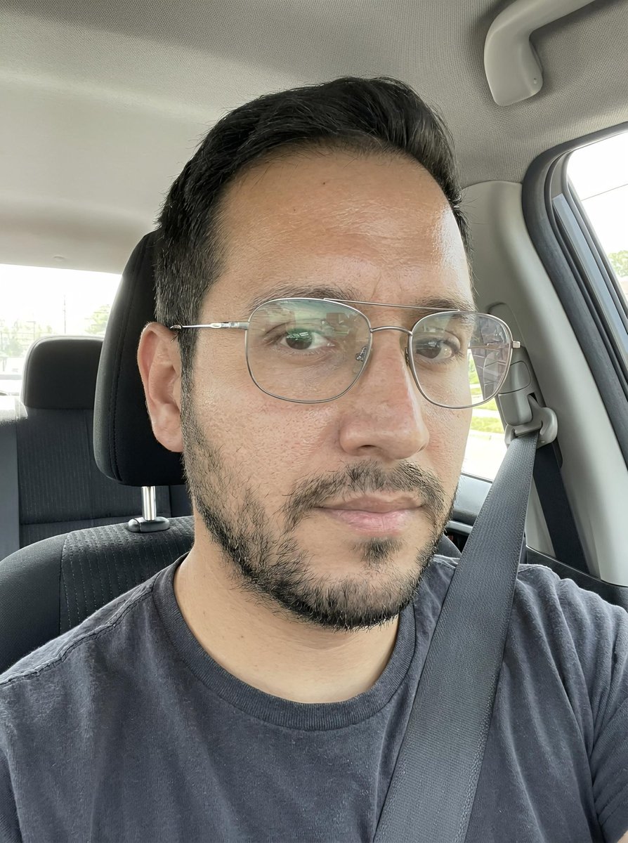 vidalbuilds's tweet photo. Estoy cansado de los hilos que prometen magia y no muestran nada funcionando. Yo trabajo con IA todos los días, así que voy a publicar lo que pruebe, con los errores incluidos.

Publicaré qué aguanta el uso real y qué se cae a los dos días. En español y sin humo. https://t.co/skFMfErUqR