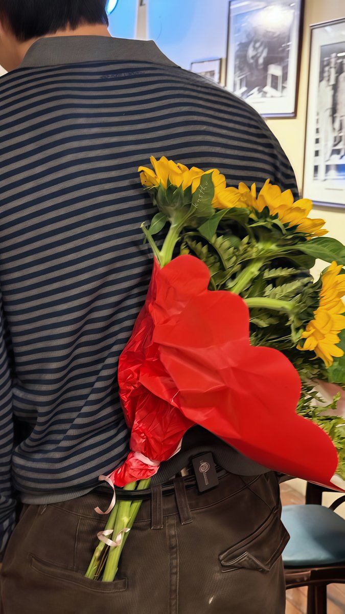 knsthv's tweet photo. for wallpaper 🧸🌻 https://t.co/LlZ0aZRaD2