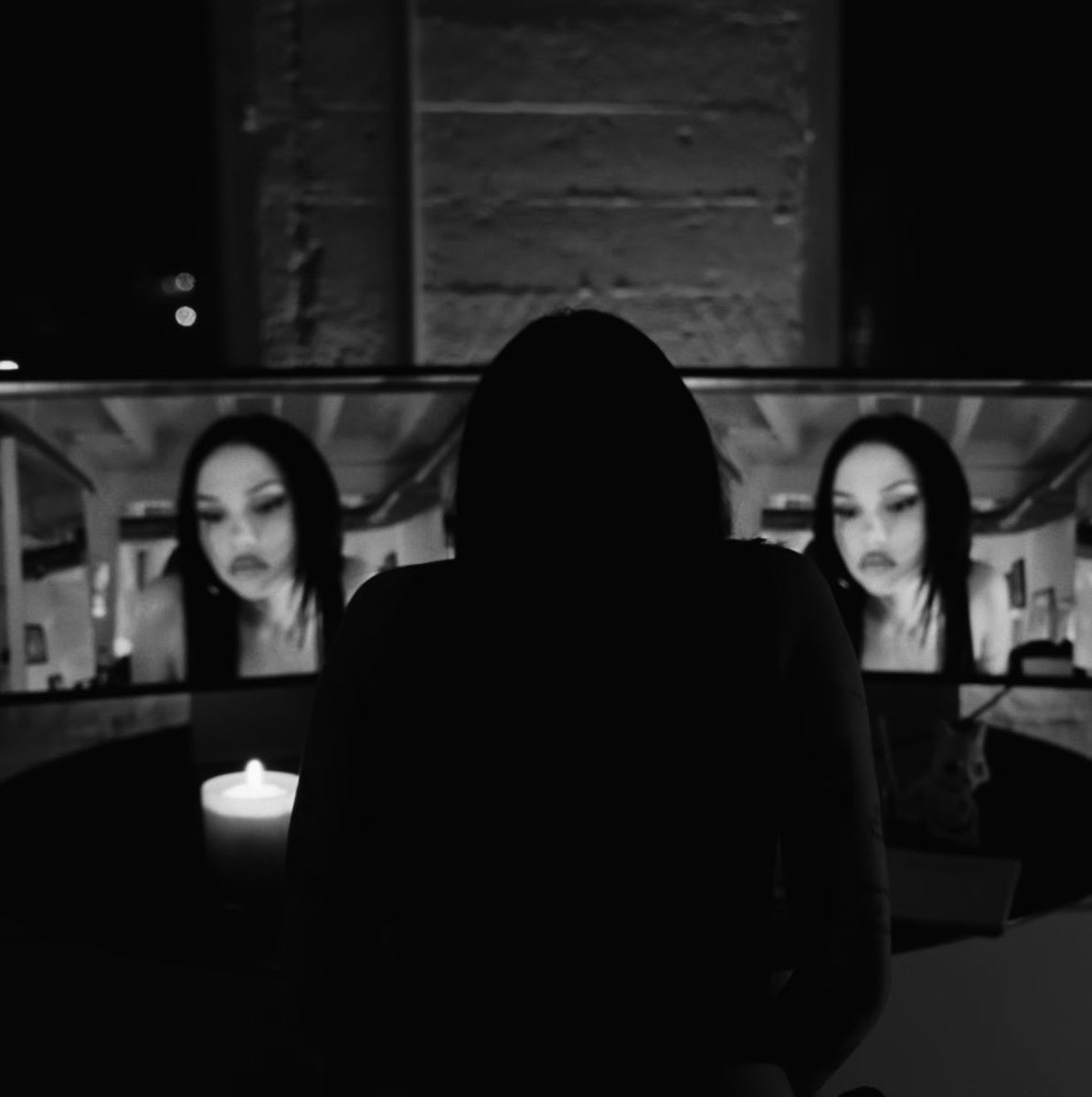 swagdemann's tweet photo. maggie lindemann - twin mirrors (2026) https://t.co/zf2ajCWNTx
