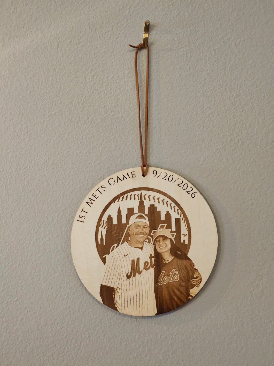 PrintWorthyArt's tweet photo. Their first Mets game, engraved in wood. ⚾ This custom photo ornament includes their stadium picture, “1st Mets Game” and the date 9/20/2026. A keepsake made to hang year after year. https://t.co/DZCyL8G9ue #PhotoOrnament #CustomGift https://t.co/yMkoj4tqsB