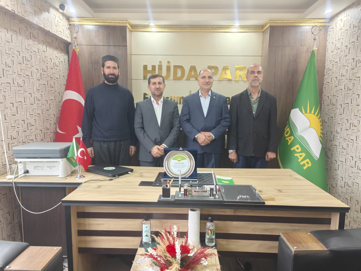 RefikAlpaya's tweet photo. Genel Merkezimizin takdirleriyle atanmış olduğum Erzurum İl Başkanlığı görevini önceki dönem il Başkanımız Murat Demir kardeşimizden teslim aldık. Kıymetli hizmetleri için teşekkür ederim Allah razı olsun. Yeni görevimde dualar beklerim Rabbim mahcup etmesin.
#HÜDAPAR #Erzurum https://t.co/dJB6ACO71G