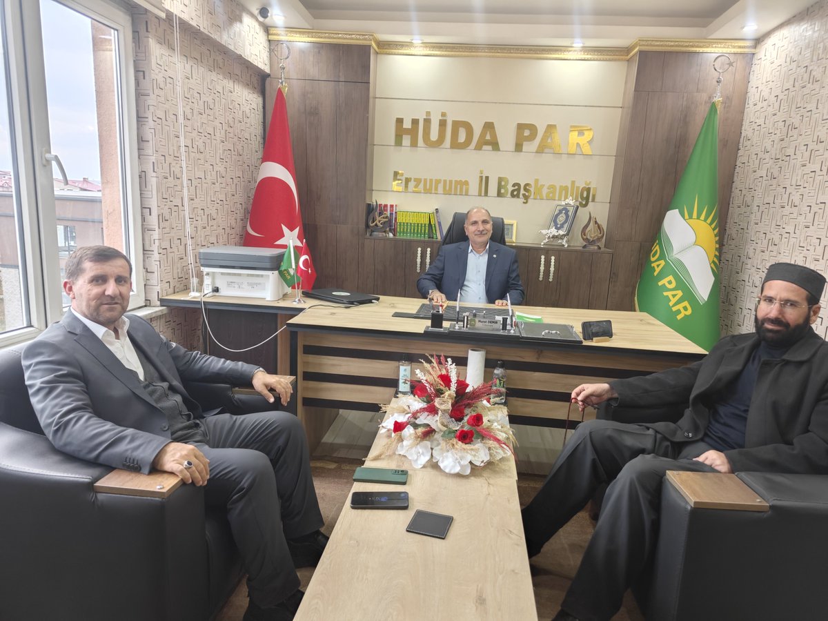 RefikAlpaya's tweet photo. Genel Merkezimizin takdirleriyle atanmış olduğum Erzurum İl Başkanlığı görevini önceki dönem il Başkanımız Murat Demir kardeşimizden teslim aldık. Kıymetli hizmetleri için teşekkür ederim Allah razı olsun. Yeni görevimde dualar beklerim Rabbim mahcup etmesin.
#HÜDAPAR #Erzurum https://t.co/dJB6ACO71G