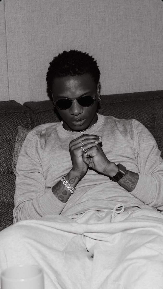 WizkidSource's tweet photo. BIGGEST WIZ 🖤🦅

via @wizkidayo’s Instagram story, 10/27. https://t.co/XZ7ibKAP8A