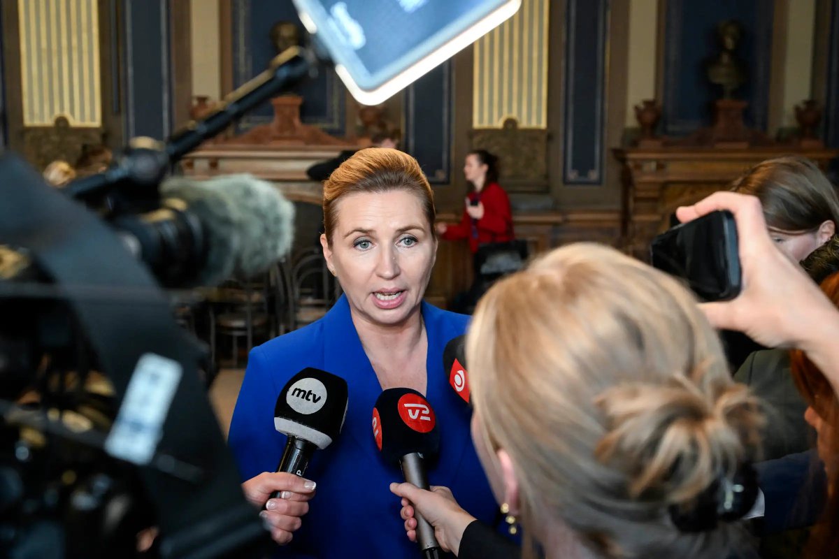 Glenn_Diesen's tweet photo. The PM of Denmark surrendered significant sovereign rights over Greenland to the US without a fight, but insists Ukraine must fight to the last man. Criticising Finland and Norway for speaking with Russia after 4.5 years of boycotting diplomacy... https://t.co/LZo5poffAz
