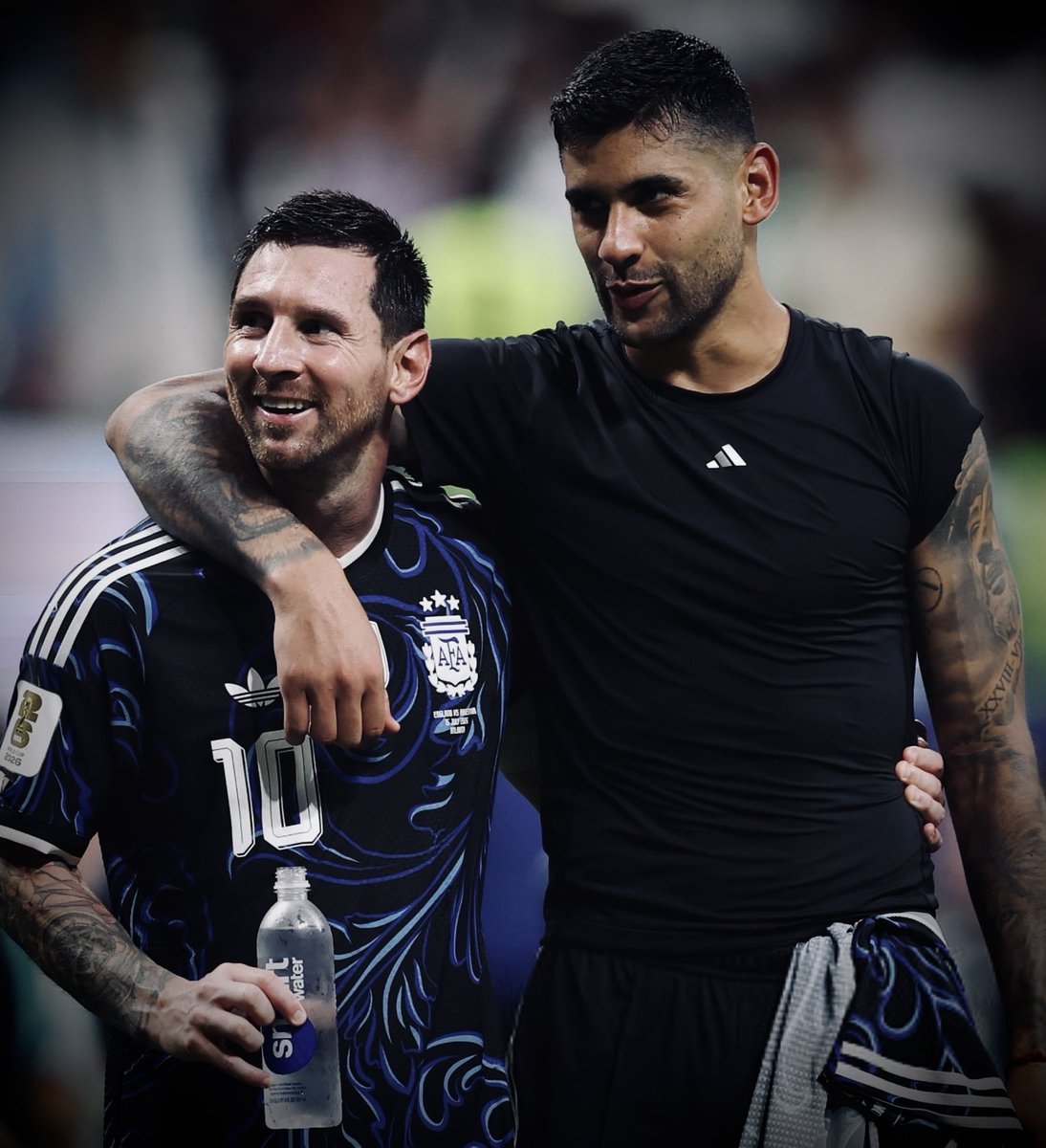 M10GOAT's tweet photo. 🚨كوتي روميرو: 

"لو كانت الكرة الذهبية تعتمد على المستوى الفردي، لكان عليهم منح ليو الكرة الذهبية 20 مرة، وكان الأمر سيصبح مملًا بالنسبة إلى العالم، لذلك ابتكروا بعض المعايير الأخرى." https://t.co/EYnf2QVbf3