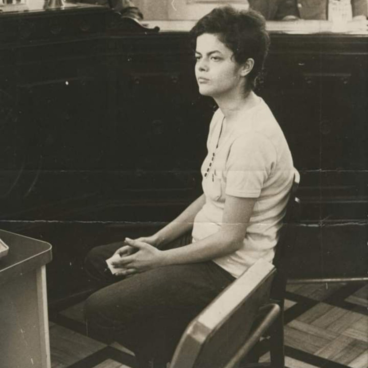 poponze's tweet photo. JUSTIÇA! A ex-presidenta Dilma Rousseff será indenizada com R$ 17,5 mil por mês e R$ 6,6 milhões em retroativos após reconhecimento de perseguição e tortura durante a ditadura. https://t.co/58Ja1vIGVO