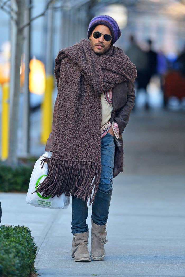 mallewi's tweet photo. i hate gay halloween wdym you're lenny kravitz running errands in his big ass scarf? 😭 https://t.co/EaiHmR0cvz