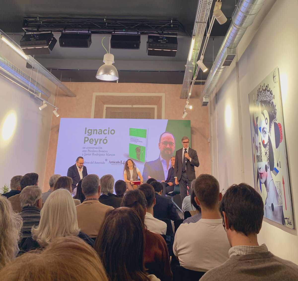 camilogvillegas's tweet photo. Momento 💚📚 @LibrosAsteroide @ignaciopeyro @articulo14_es #Madrid https://t.co/AOw3UyG8bP