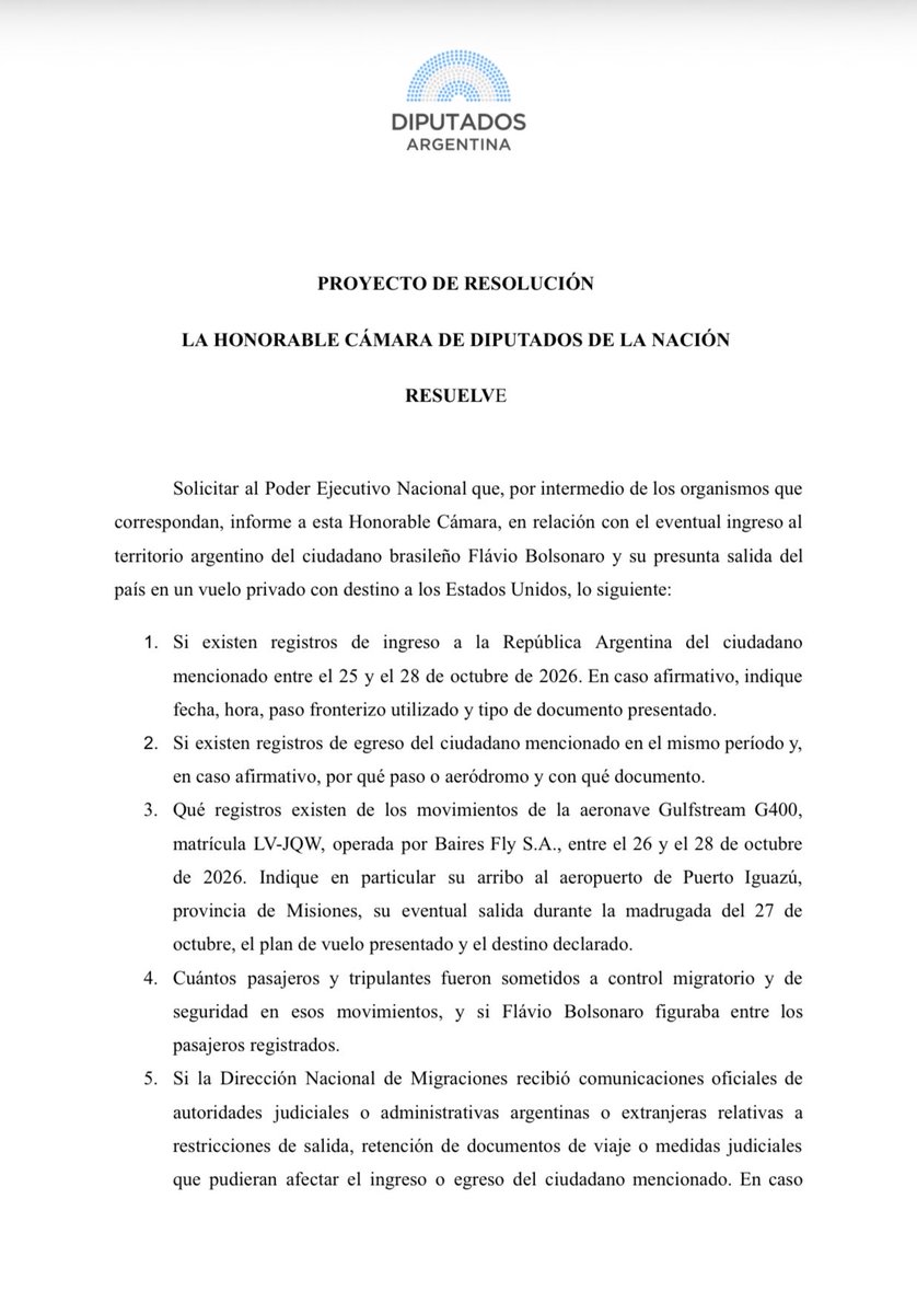 EstebanPaulon's tweet photo. ESCANDALOSO! 
Merecemos una explicación sobre la fuga de Brasil de Flavio Bolsonaro, vía Argentina. https://t.co/pQHnSWxVjP