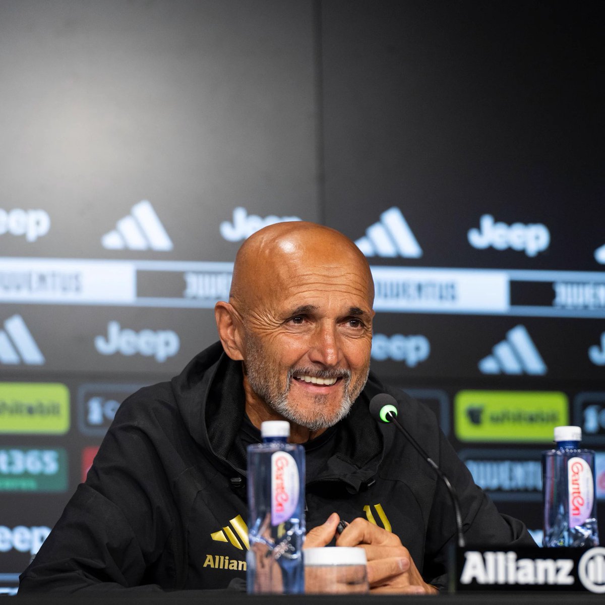 iMiaSanMia's tweet photo. Juventus coach Luciano Spalletti on Harry Kane winning the Ballon d'Or: "I talked about it with my staff and we thought it was right that it was given to him. It was the logical choice given the quality of the player. He has frightening numbers, even though he’s not always highlighted like some other players are. That’s how it should be" [via @footballitalia]