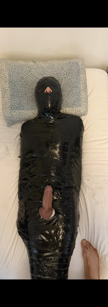 kzi9967's tweet photo. I like to feel helpless #mumification #bdsm #goodboy https://t.co/wfr02U628W
