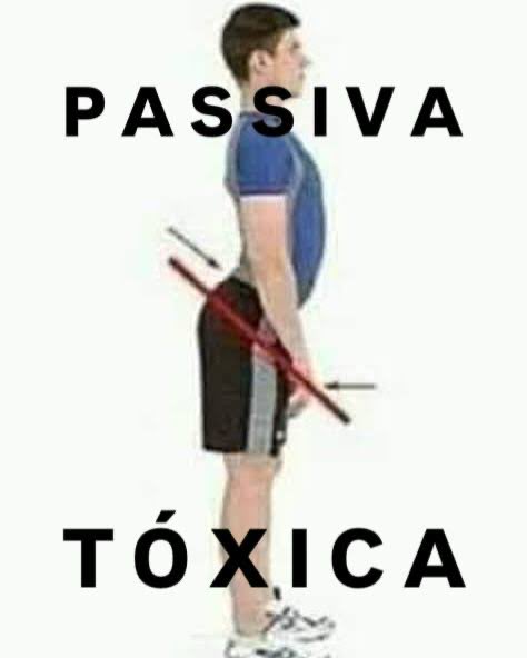 carlosalbanno's tweet photo. Gente eu ainda tô em pânico que o Nikolas Ferreira tava realmente empinando pro daddy! Olha até a lordose de passiva tóxica https://t.co/mQVqceLKos