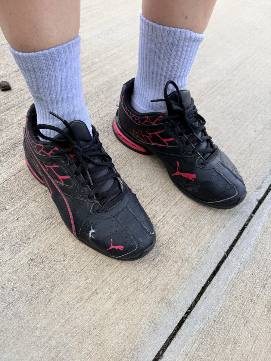 PrincessBoss87's tweet photo. Sweaty Sox🧦 sneakers 👟 &amp; heels 👠 
Purchase them to worship them! 

📧 thedivineprincessboss@gmail.com

#socks #sneakers #feet #heels https://t.co/AEqEGVQsng