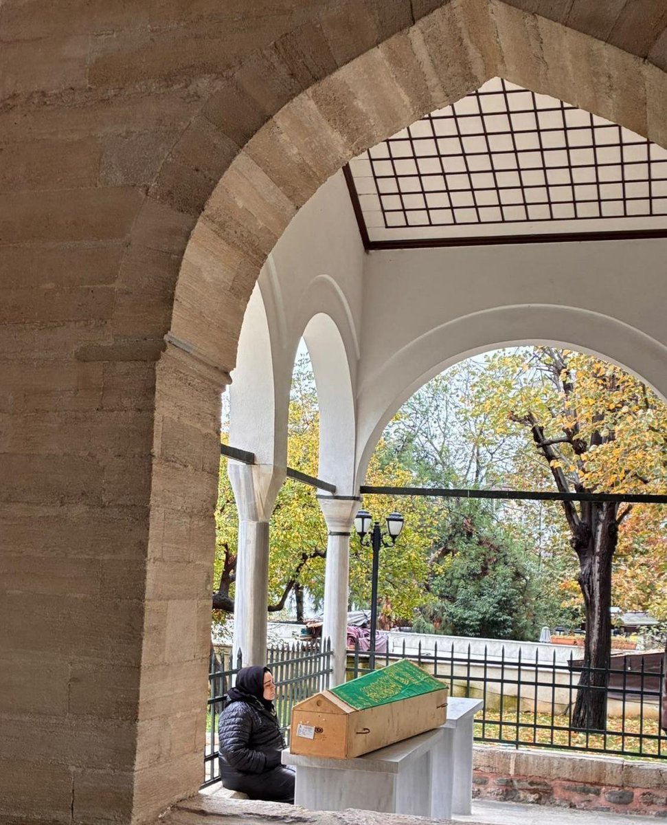 Fikri_FerdaNext's tweet photo. ABDULLAHTIRPAN ANISINA 

Şu söylenebilir;
Dünyada ömrünün son demlerinde, en vahşi canilere, eli kanlı t.röristlere yapılmayanlar reva görüldü, sessiz sedasız çekip gitti.

Şimdi bu zulmü yapanlar verecekleri hesabı düşünsünler, 

Allah Adil-i mutlaktır.

En doğrusunu Allah bilir https://t.co/vg7r9x7Lal
