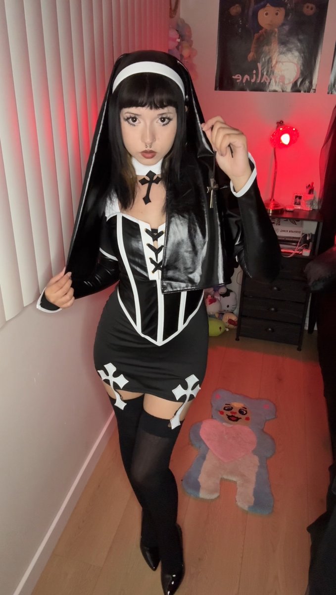 GothDollPearl tweet picture