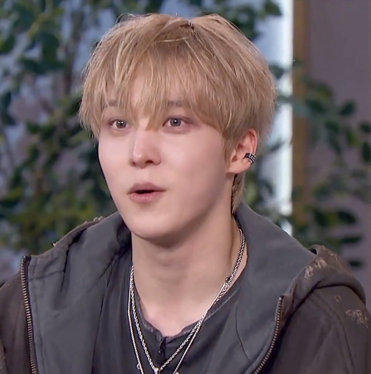 yhsmjoynwhr's tweet photo. no but can we talk about this look https://t.co/NoakEfa6fO