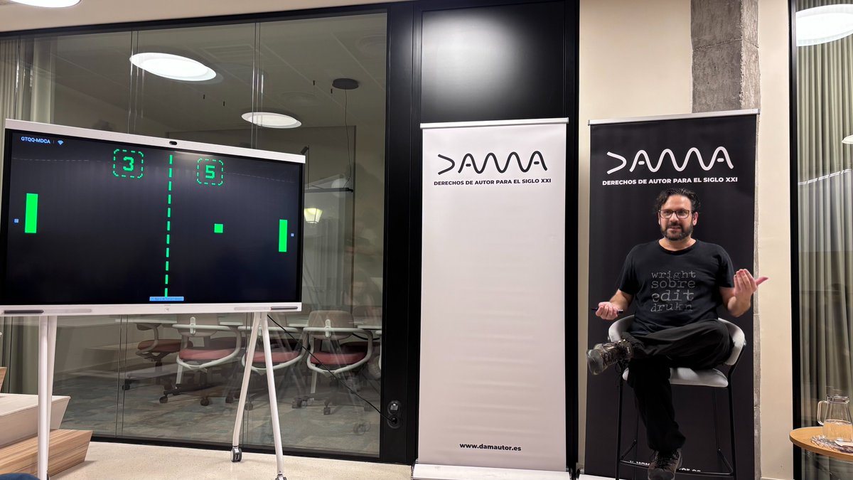 DAMAUTOR's tweet photo. 🙌¡Esta tarde en #LosMartesDeDAMA nos acompaña Josué Monchan!
✍️🎮 El guionista, diseñador narrativo y traductor de videojuegos nos ha acompañado durante un encuentro muy interesante en el que ha compartido las claves de las distintas narrativas en el campo de los videojuegos. https://t.co/TYCcP25fK0