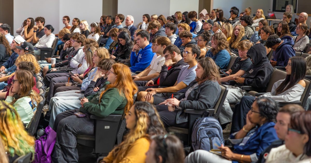 OceanEdu's tweet photo. Let’s talk about AI! 💡 We recently hosted our second AI Forum, bringing together students, faculty, advisors, and staff for meaningful conversations about using AI responsibly, ethically, and critically in academic and professional settings. #MyOcean https://t.co/6F6nAeLuVb