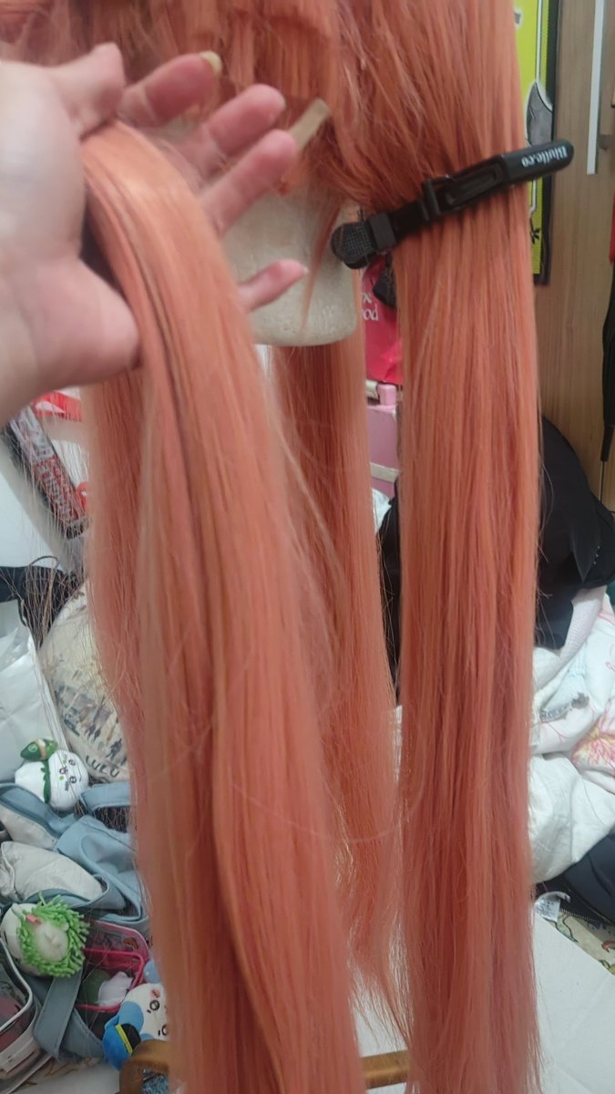 IstriQiaoling's tweet photo. Ngerjain wig Mulu ini kapan kelar (azab Speedrun CF) https://t.co/SNkYVwtkvW