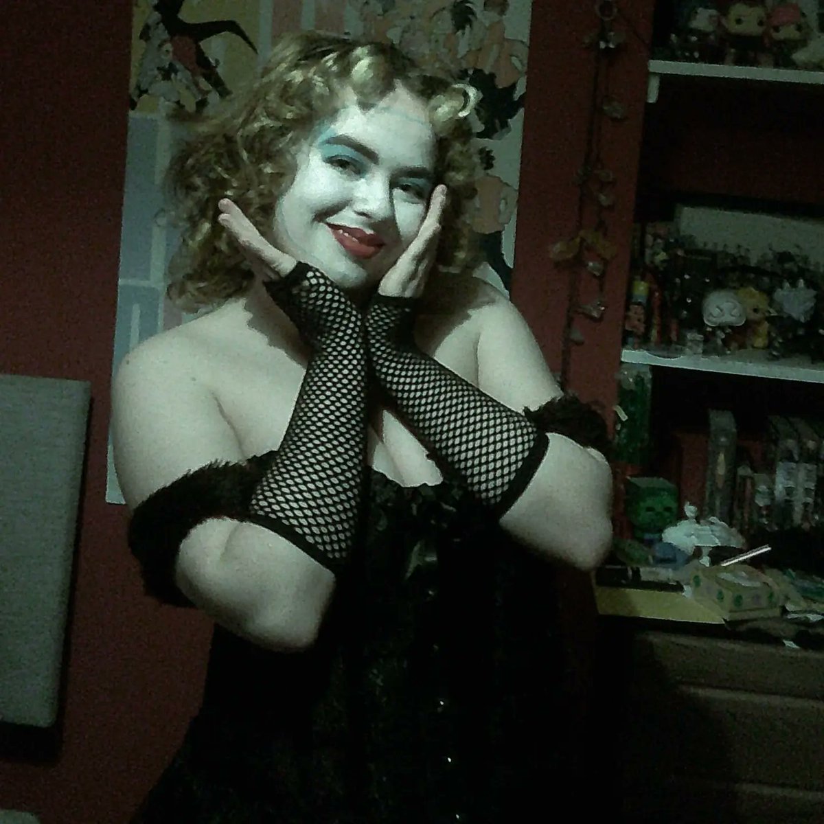 morunderscore's tweet photo. Halloween outing last night!!!!! Yay yippee!!!! I was Janet Weiss from Rocky Horror https://t.co/fSUWWAqgX6