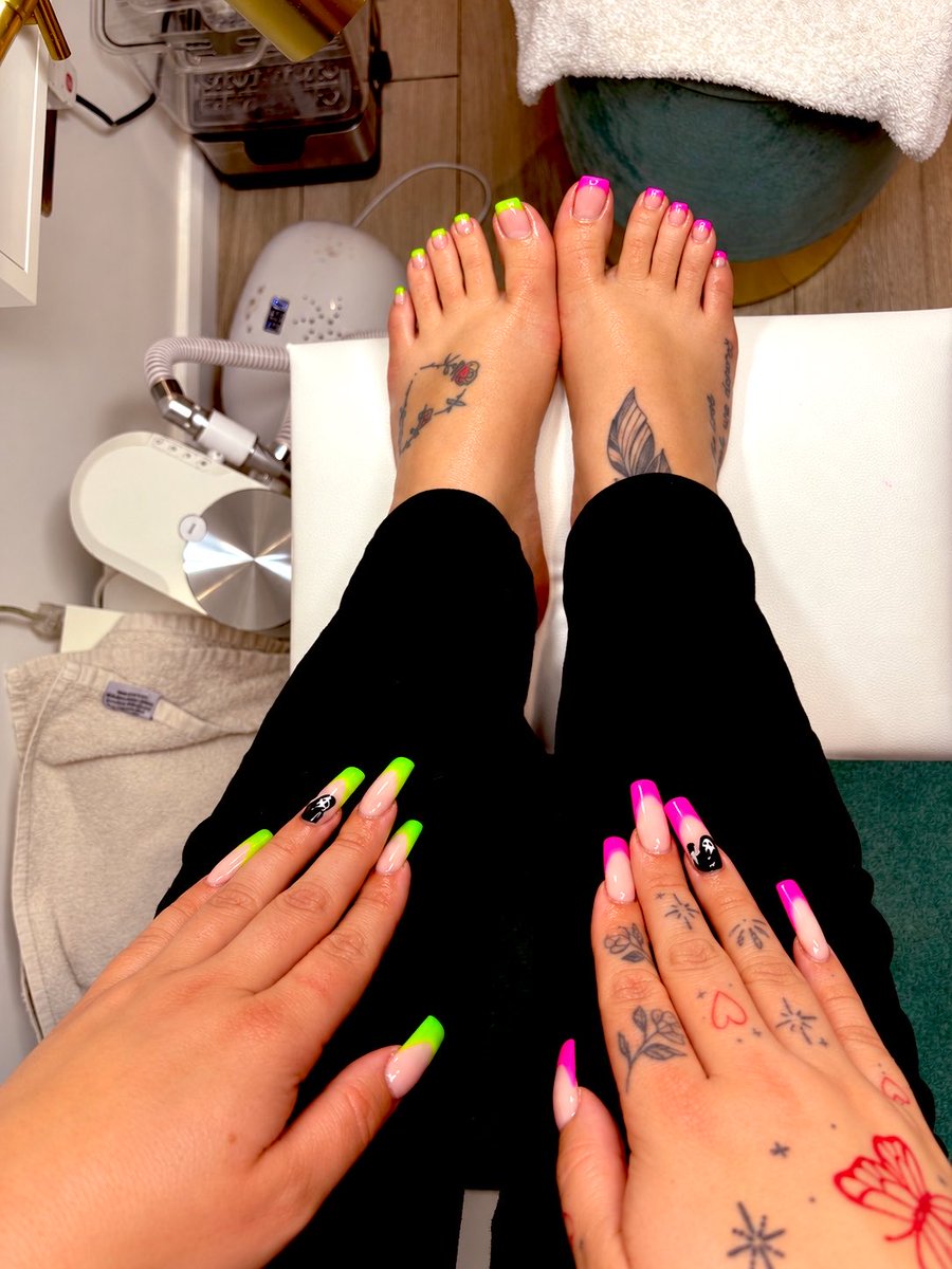 feetbyvee98's tweet photo. A little sweet, a little spooky 👻💕 https://t.co/pWX2tnwXwd
