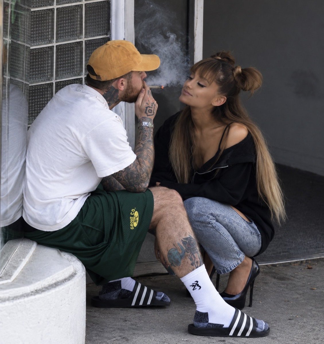 PrinceUk7pps's tweet photo. Mac and Ariana used to move like one person in public. Street sessions, close touches, pure chemistry.
Then he died and something in her switched.
You can see it in her face and the way she carries herself now. Grief rewrote her. https://t.co/mRfPLI7Ryu