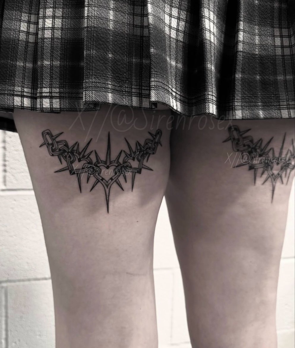 SirenRosex's tweet photo. Showing off my cute new matching tattoos I got earlier!  💷3️⃣0️⃣0️⃣  total 👀 https://t.co/wbZFgwyuEV
